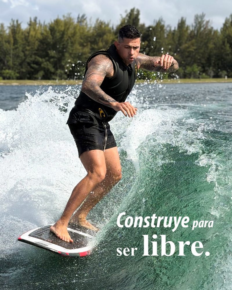 Construye para ser libre — Homero surfeando